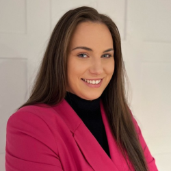Elizabeth Paramonova — Partner & Chief Operating Officer